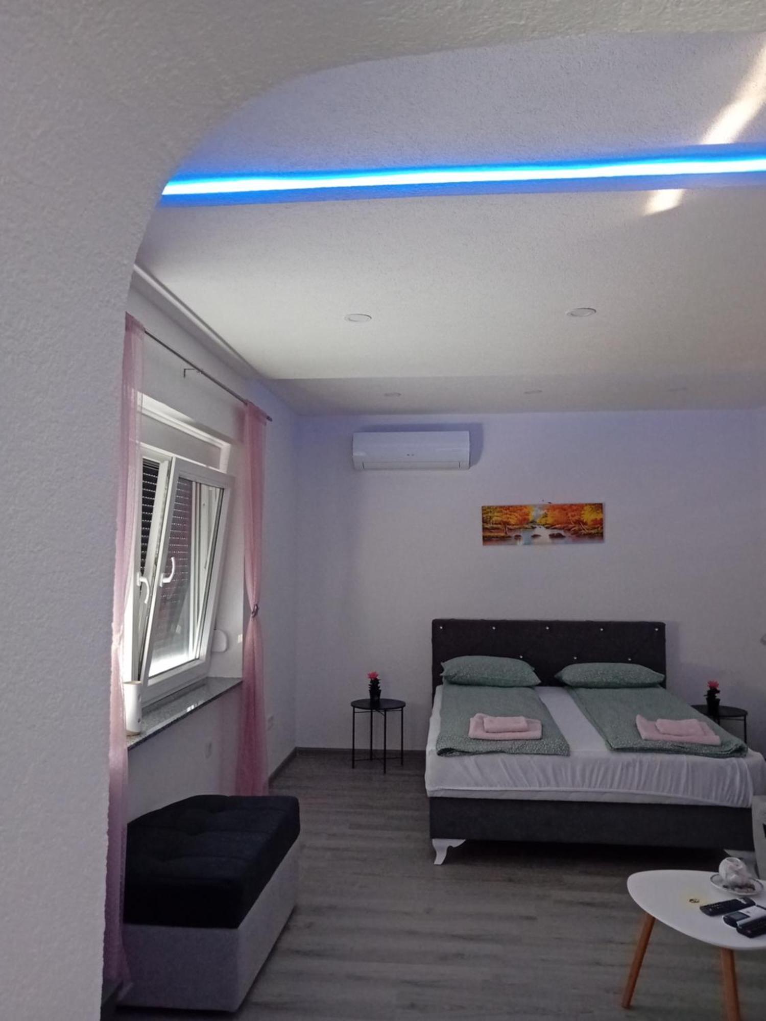 Edwin Apartment *